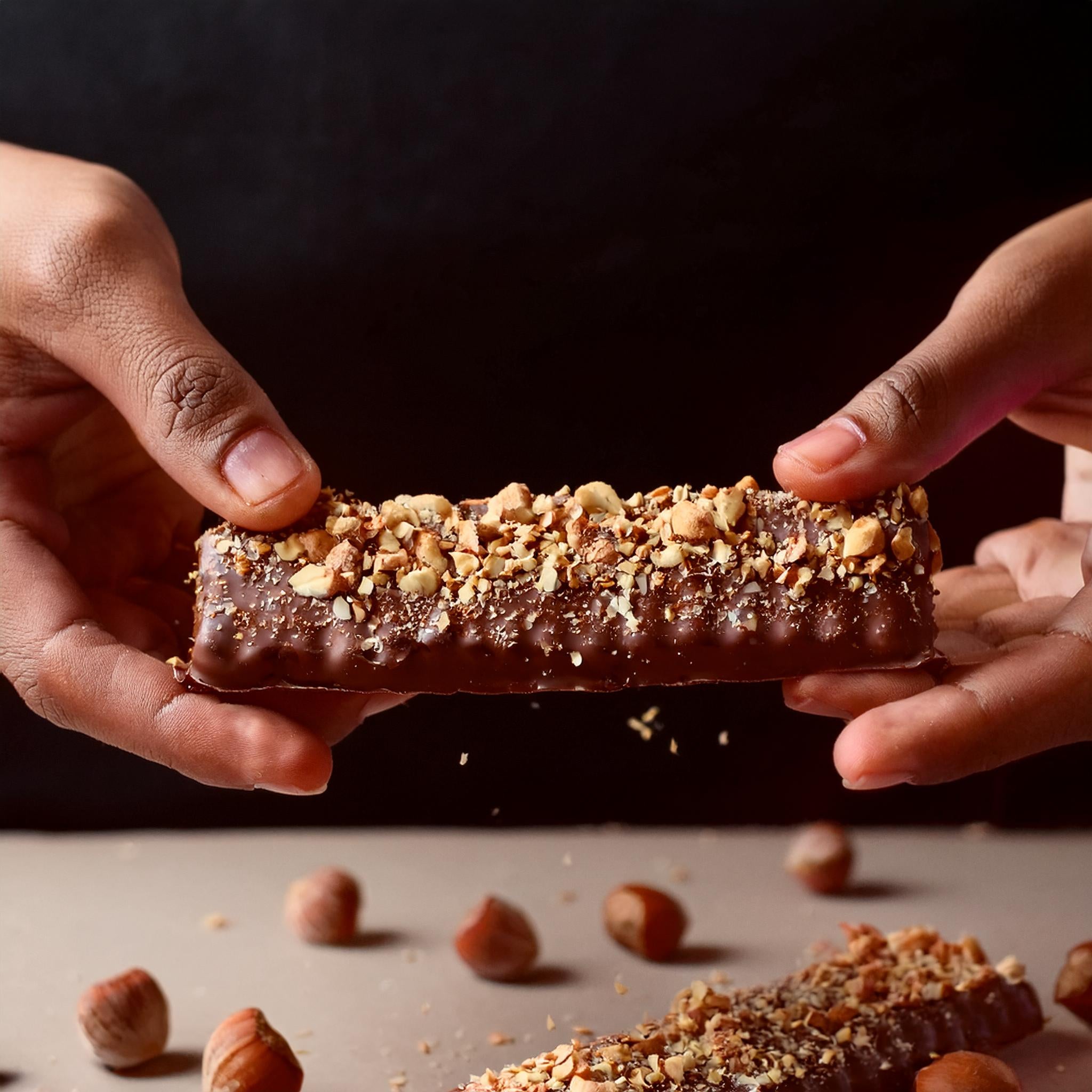 Barretta proteica spezzafame nocciole e cioccolato